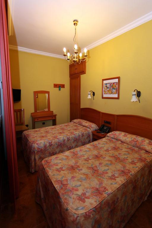 Hostal Victoria Málaga Habitación foto